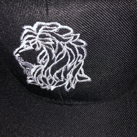 Lions head Cap Snap Back - Picture 8 of 8